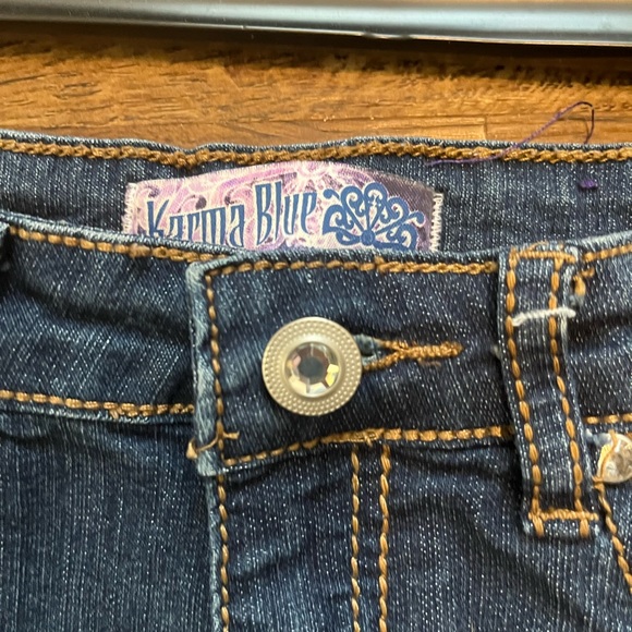 Denim and lace shorts by karma blue - Picture 5 of 5